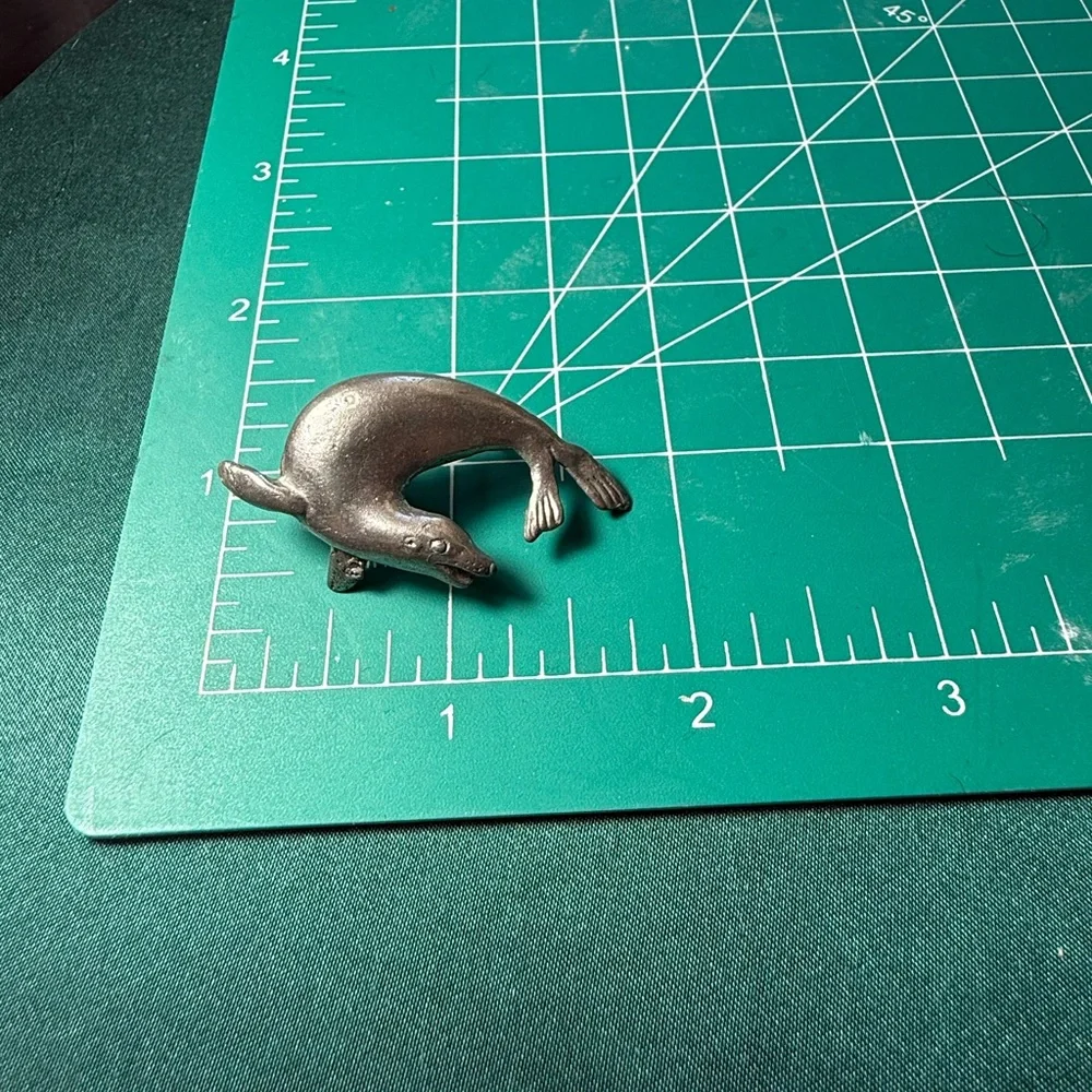 Artsy Vintage‎ Ocean Seal Pin